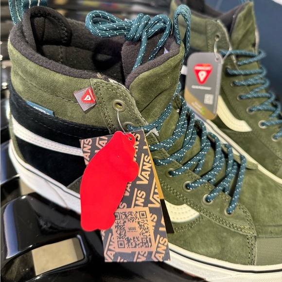 VANS Sk8-Hi MTE-2 Sneaker/Boots Black/green. Great for apres ski or riding. - Picture 4 of 9